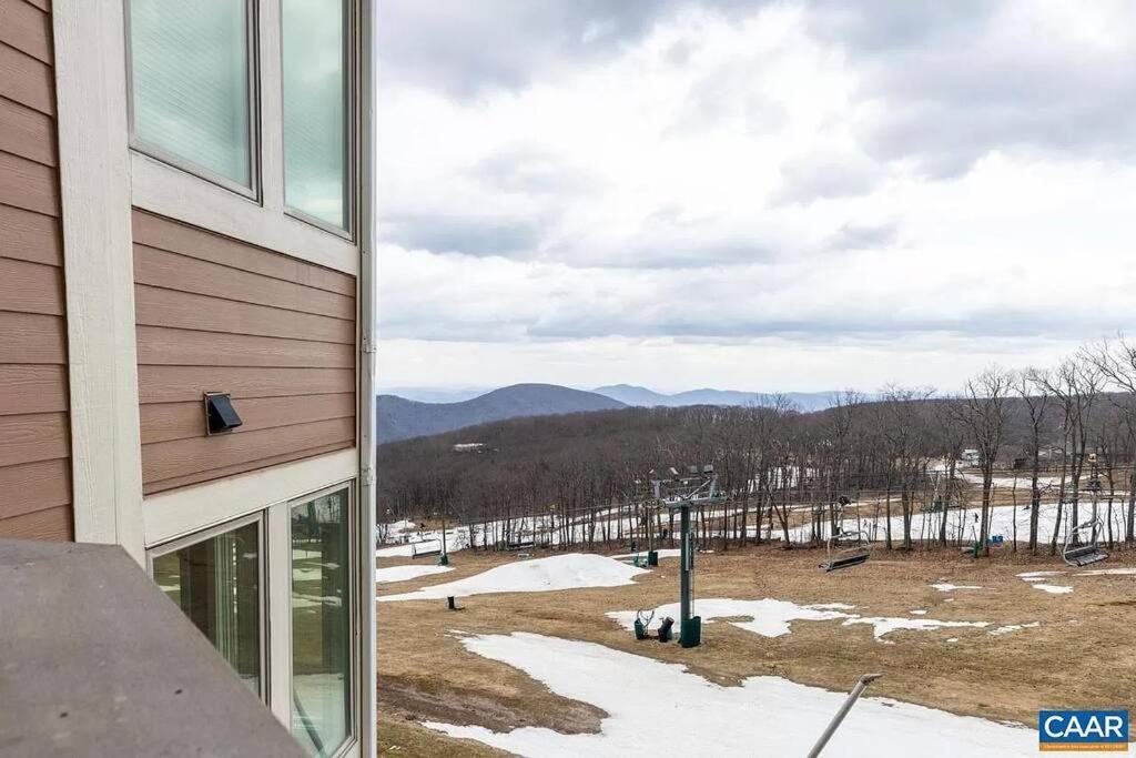 Diamond Adventure Slope Side With Foosball And Arcade At Wintergreen Resort エクステリア 写真